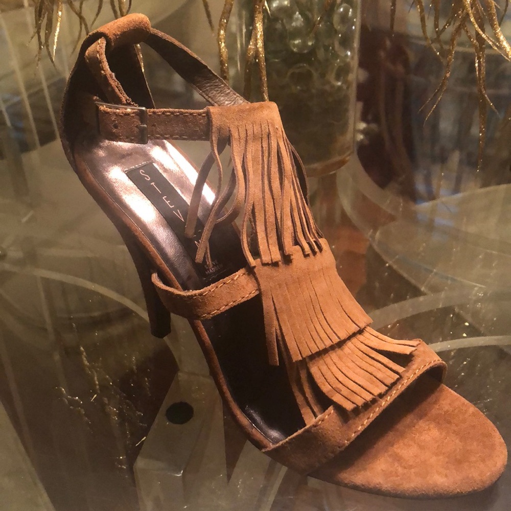 Gorgeous Steve Madden Tan Suede Bijoux Sandal